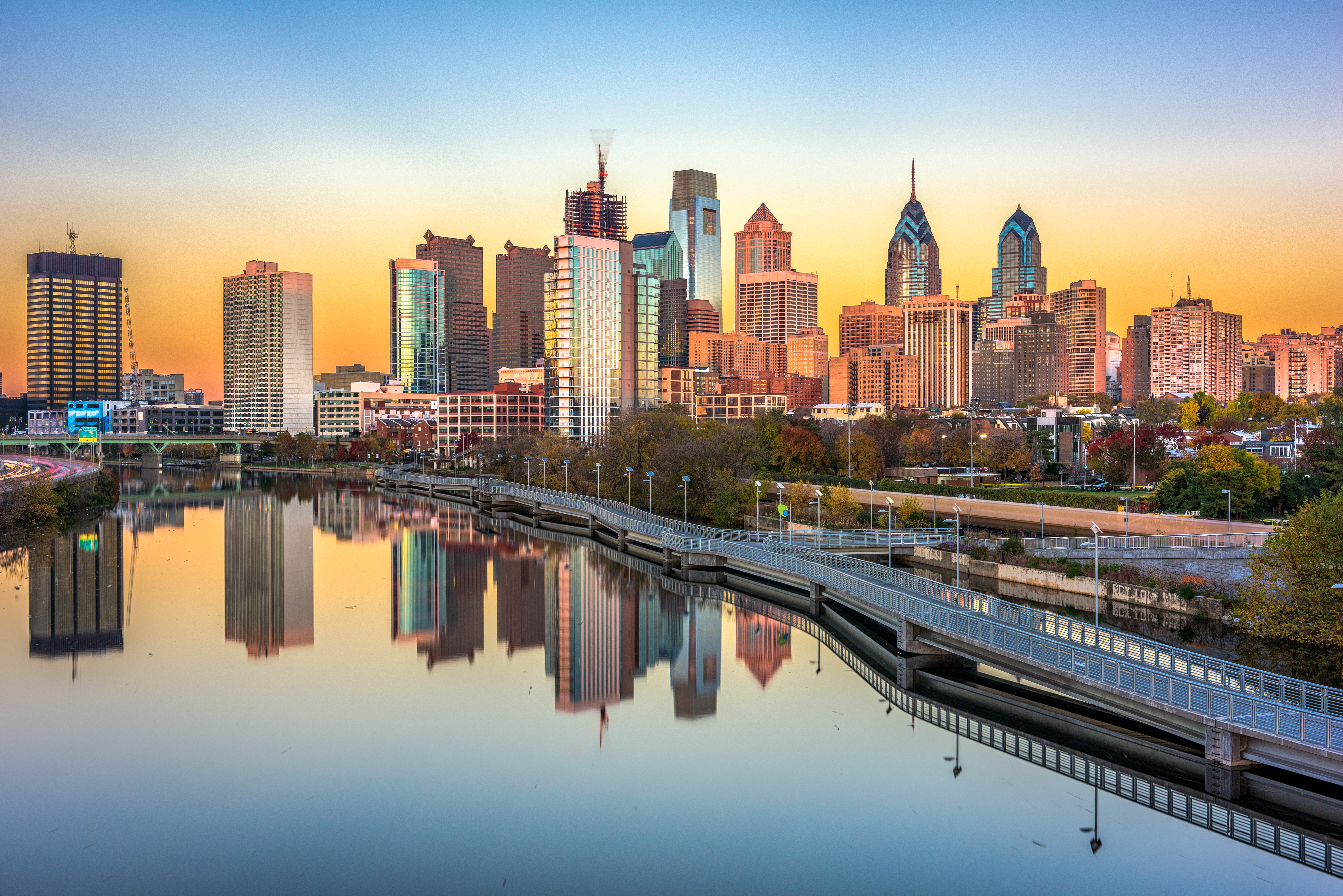 Philadelphia, Pennsylvania, USA downtown skyline at dusk on the Schuylkill River